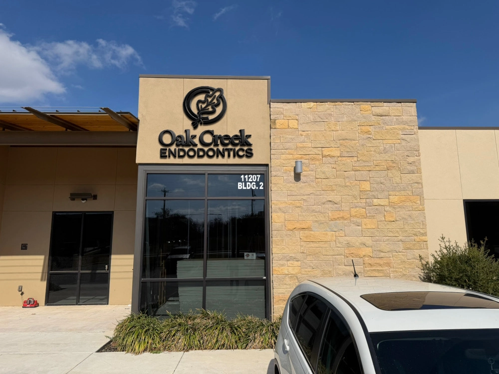 oak creek endo exterior office photo