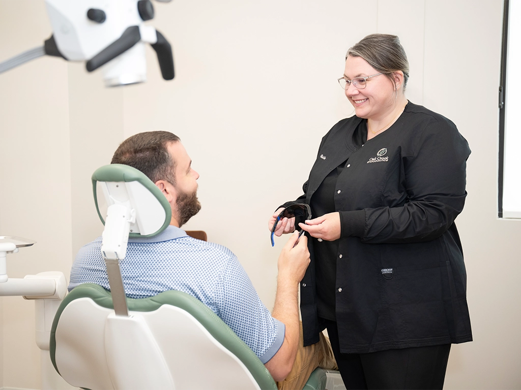 Oak-Creek-Endodontics-San-Antonio assitant talking with patient